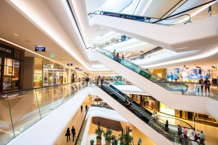 Can commercial architects design shopping malls?